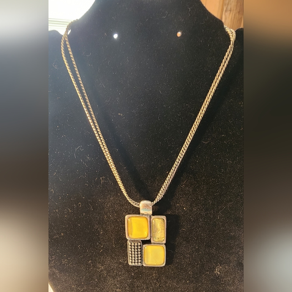 Laura Ashley Modernist Yellow Glass Pendant Necklace 16"+3" Silver-Tone Chain - Picture 5 of 7